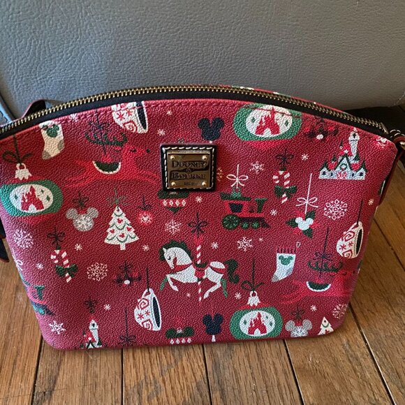 DOONEY & BOURKE 2019 Disney HOLIDAY YULETIDE Christmas Farmhouse Crossbody Bag - Picture 1 of 4